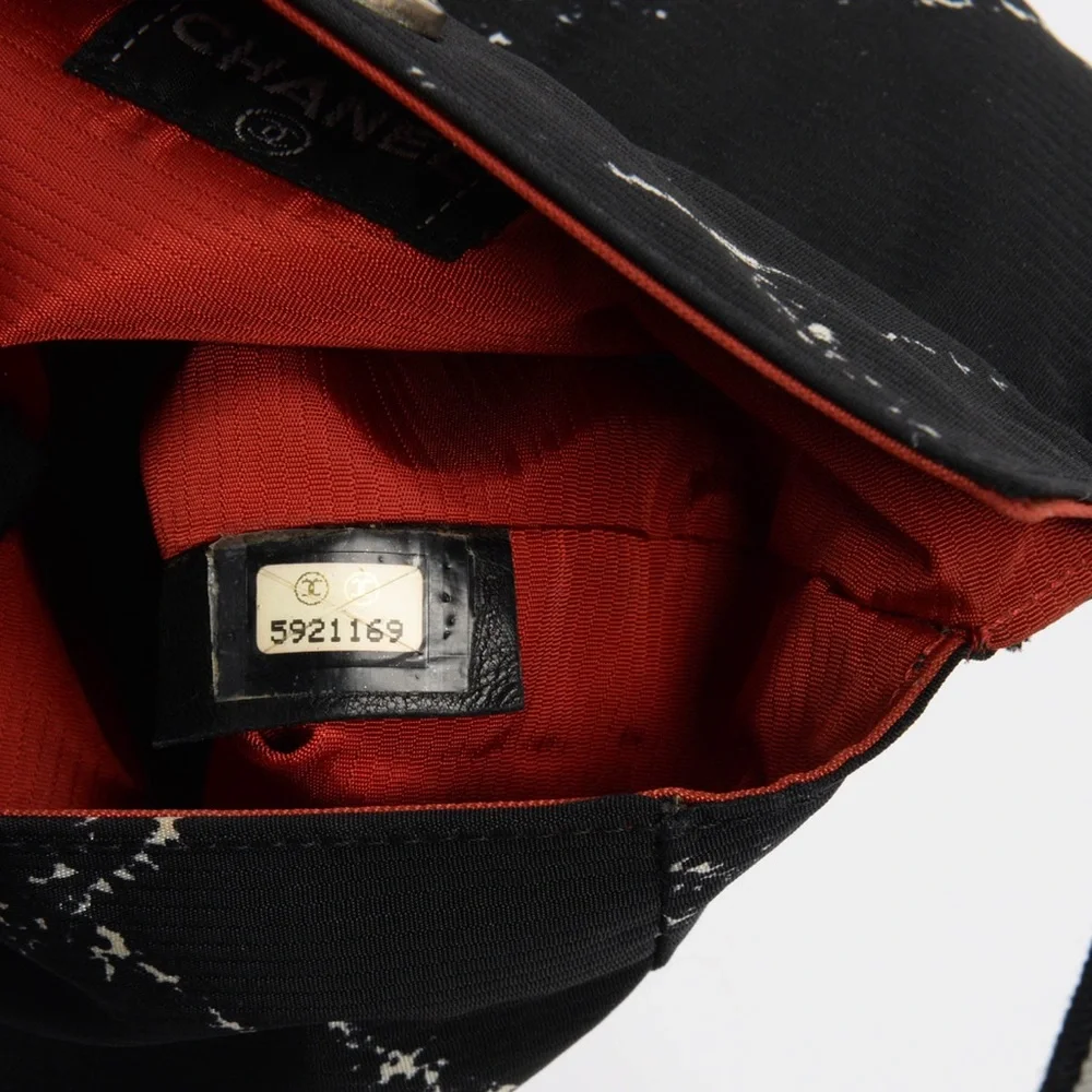 CHANEL Travel Bag - Picture 4 of 16